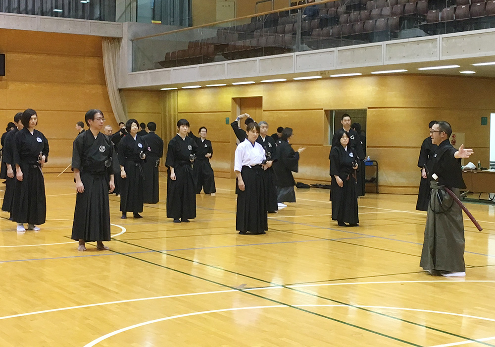 午前中稽古の様子（初段）